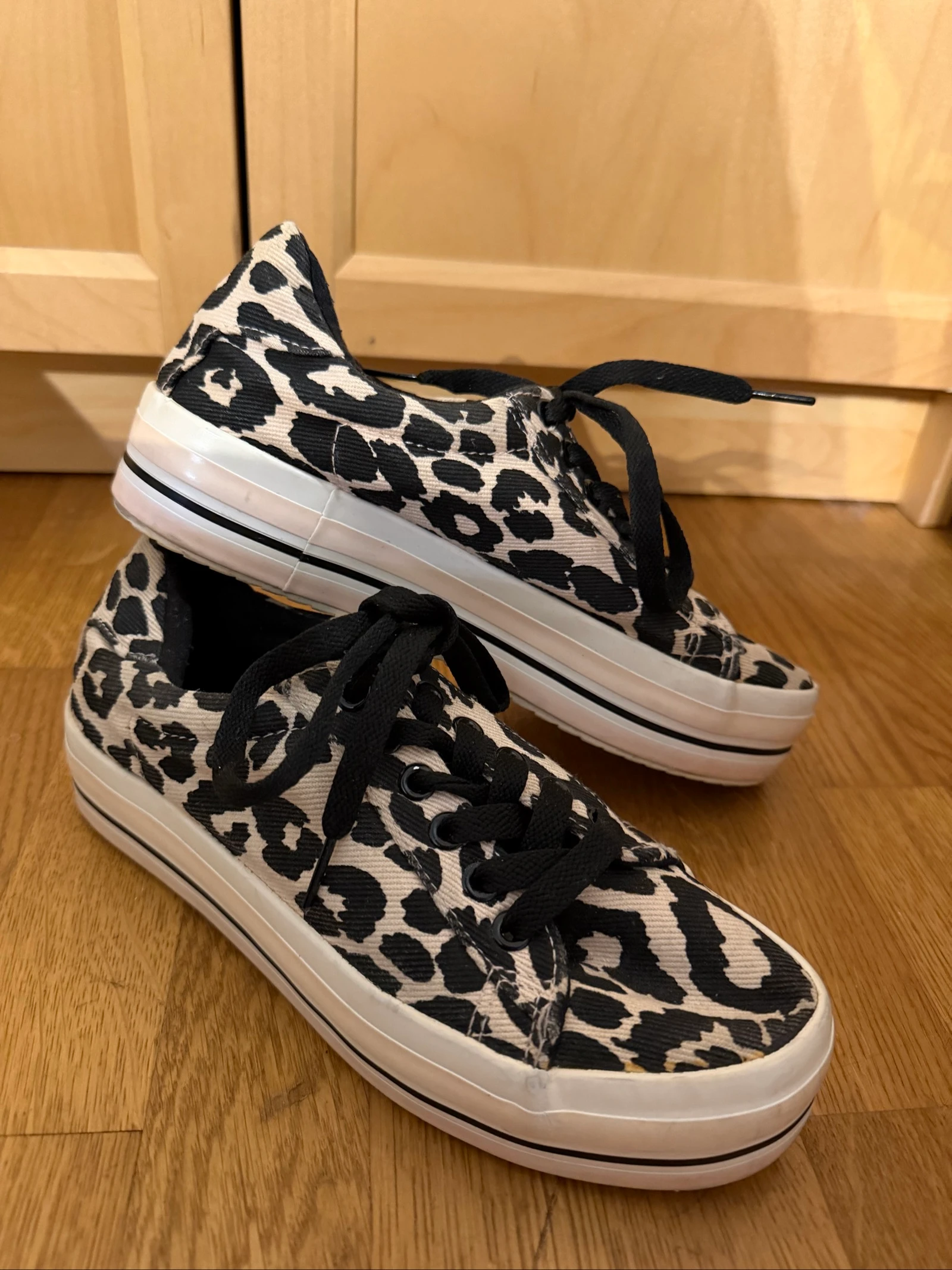Baskets tigré noire